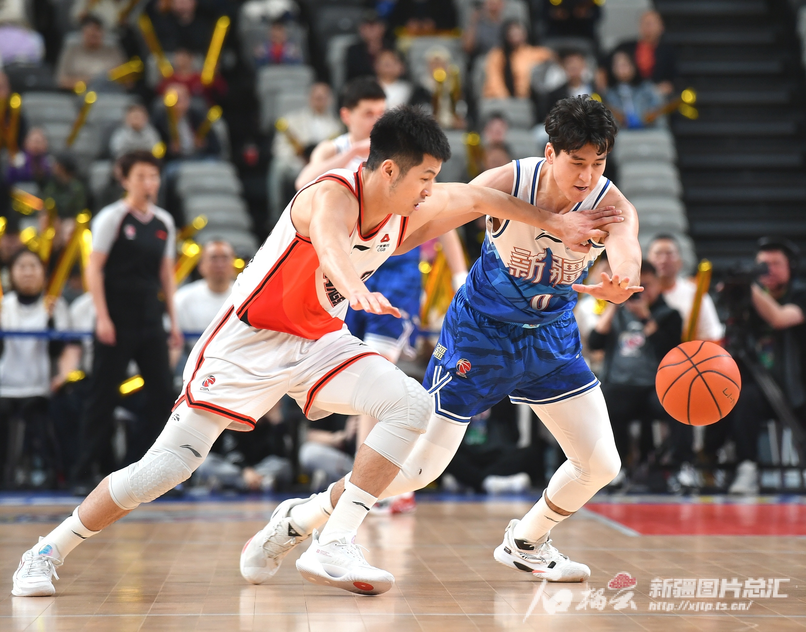 江苏男篮紧随领先球队，冲击前列地位