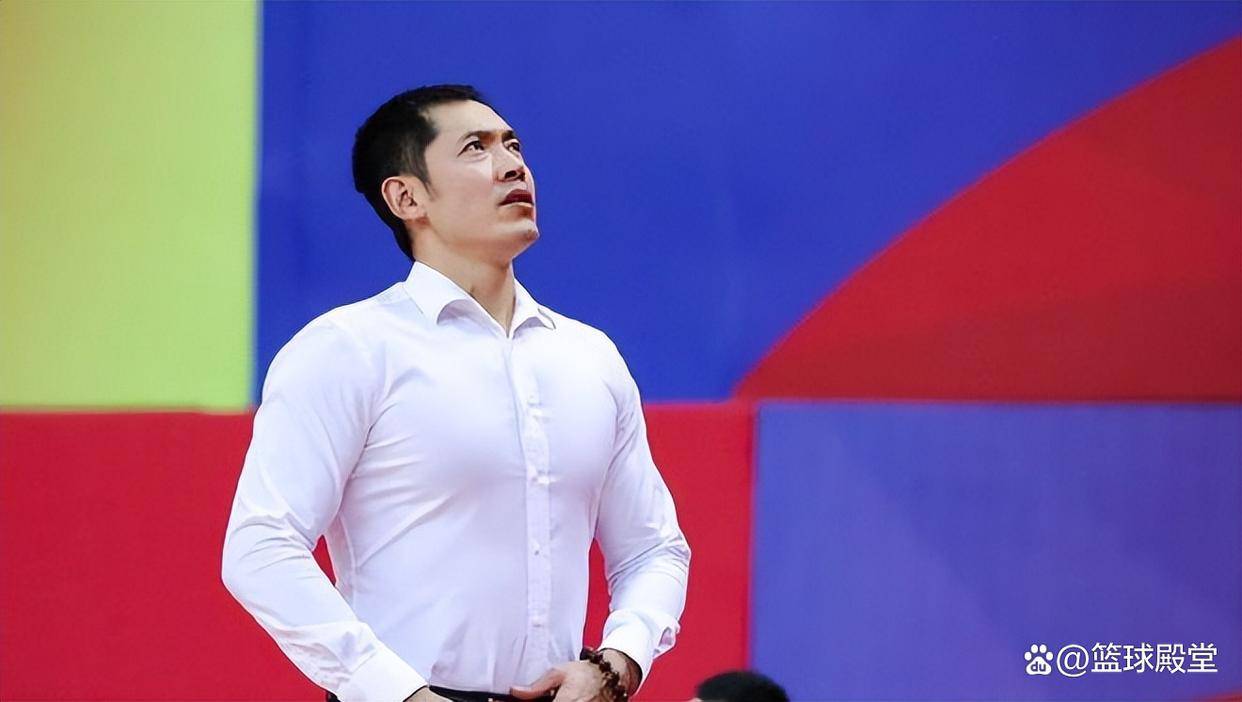 包含北控官宣：接受闵鹿蕾辞职致以崇高敬意聘请张庆鹏出任主教练的词条