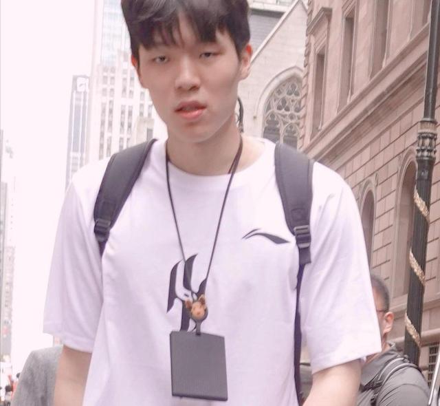 我喜欢杨瀚森，一开始以为开拓者选他是疯了