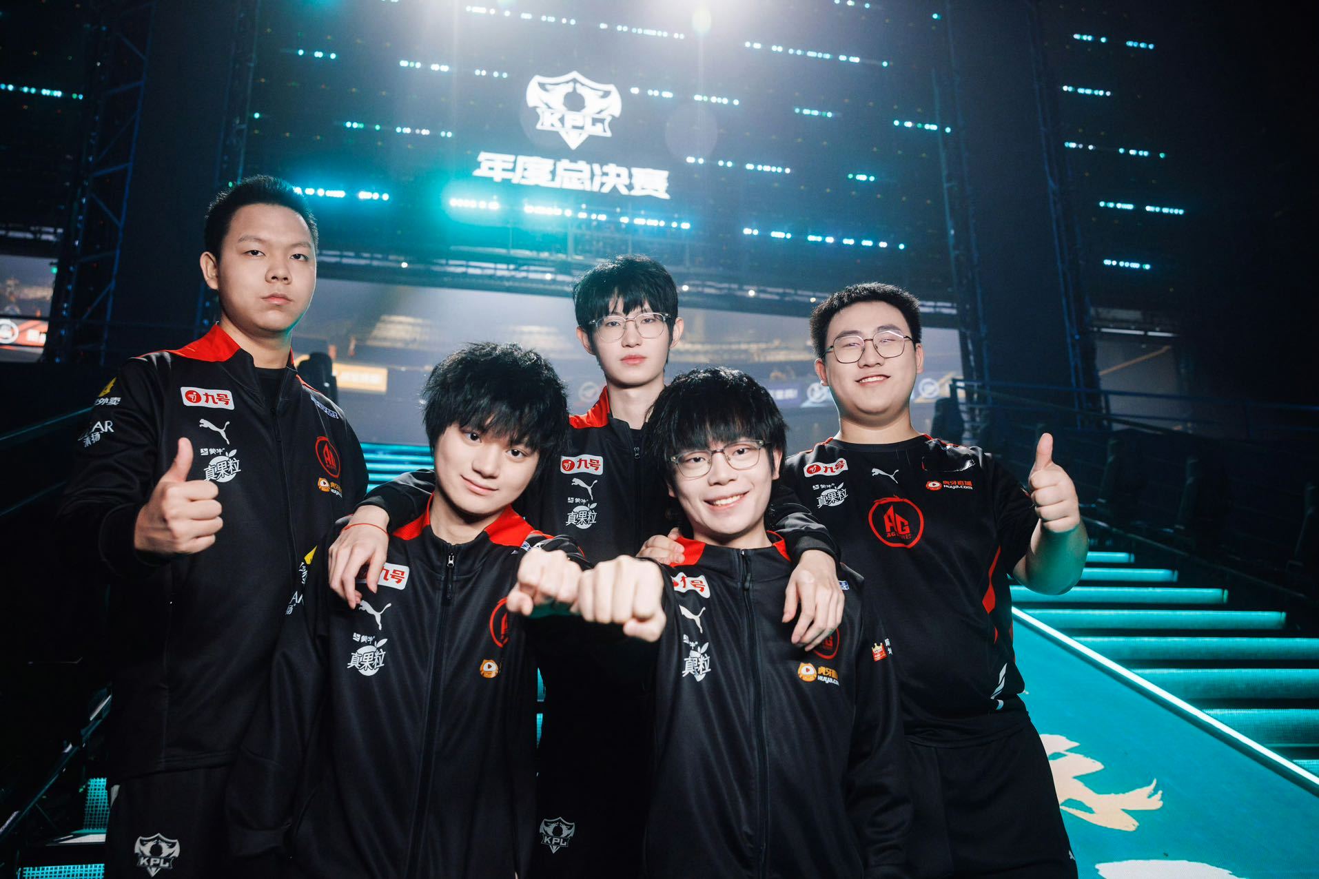 狼队发布对阵AG语音-小胖：我玩输出镜吧肯定不会死；SK：就相信你兄弟