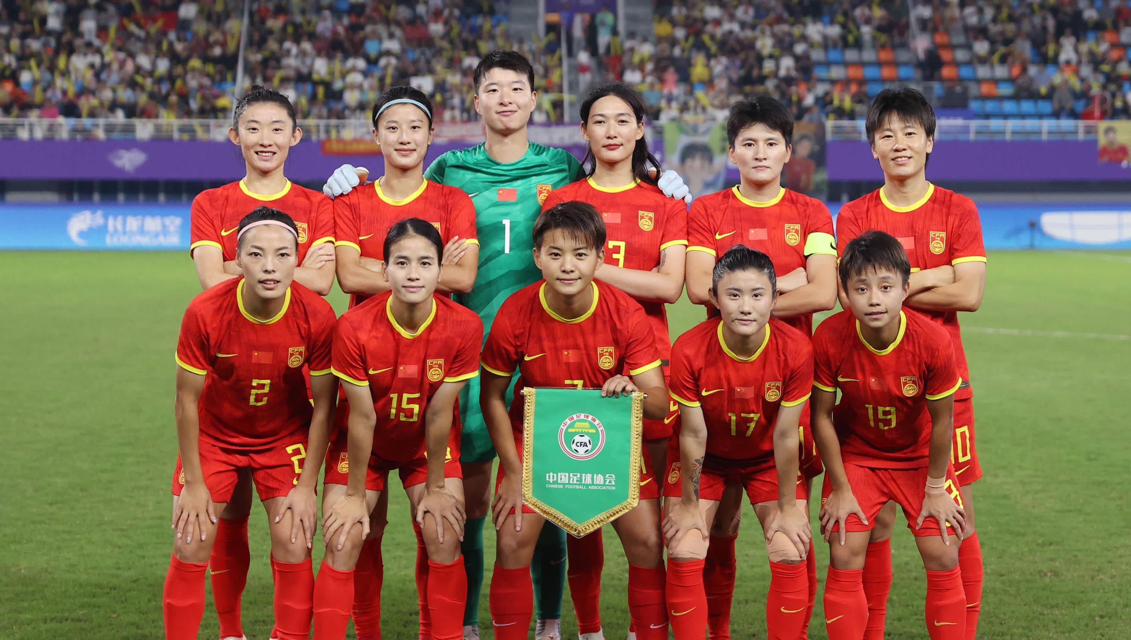 包含国际足球赛事强势中国女足取胜的词条