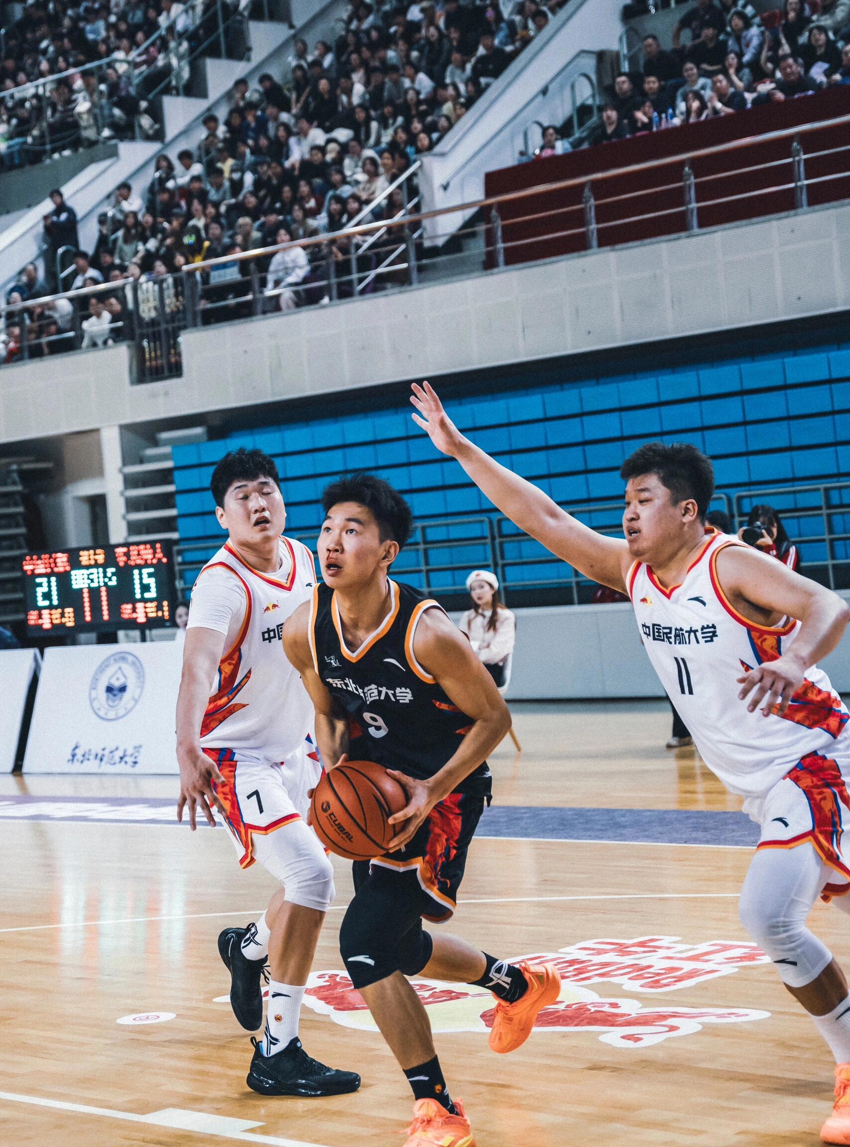 FIBA三篮官方晒精彩瞬间：这里是禁飞区，吴星锐献上空中封盖